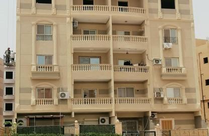 شقة - 3 غرف نوم - 2 حمامات للبيع في المجاورة الرابعة - الحي الثالث غرب - مدينة الشروق - القاهرة
