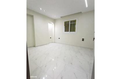 Apartment - 2 Bedrooms - 2 Bathrooms for sale in Gate 4 old - Horus - Hadayek El Ahram - Giza