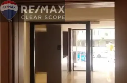 شقة - 2 غرف نوم - 2 حمامات للايجار في كمبوند البروج - كمبوندات الشروق - مدينة الشروق - القاهرة