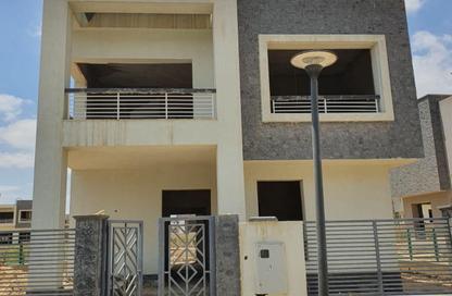 Villa - 4 Bedrooms - 4 Bathrooms for sale in New Giza - Cairo Alexandria Desert Road - 6 October City - Giza
