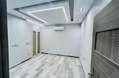 Apartment - 3 - 2 for sale in South Teseen St. - The 5th Settlement - New Cairo City - Cairo