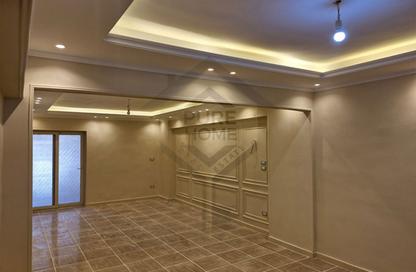 Apartment - 3 Bedrooms - 1 Bathroom for rent in Doctor Sayed Fahmy St. - Smouha - Hay Sharq - Alexandria Apartment - 3 Bedrooms - 1 Bathroom for rent in Doctor Sayed Fahmy St. - Smouha - Hay Sharq - Alexandria