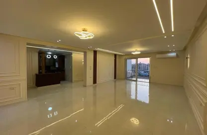 Apartment - 2 Bedrooms - 2 Bathrooms for rent in Garden Residence - Hyde Park - New Cairo City - Cairo