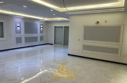 Apartment - 3 Bedrooms - 3 Bathrooms for rent in Garden Residence - Hyde Park - New Cairo City - Cairo