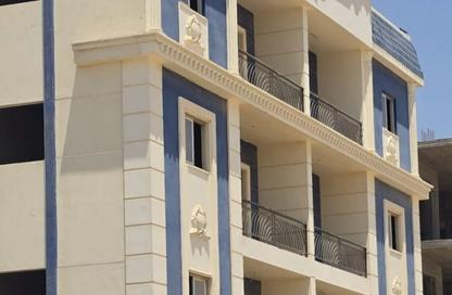 Apartment - 3 Bedrooms - 2 Bathrooms for sale in Bait Alwatan - The 5th Settlement - New Cairo City - Cairo