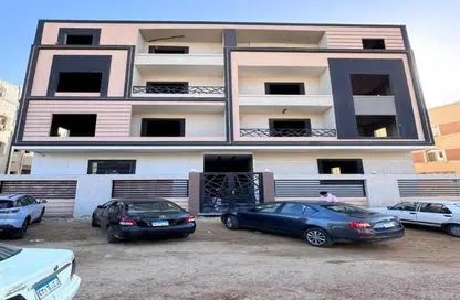 شقة - 3 غرف نوم - 2 حمامات للبيع في شارع 12 - المجاورة أ - الحي الثاني غرب - مدينة الشروق - القاهرة