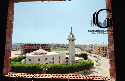 شقة - 3 غرف نوم - 2 حمامات للبيع في المنطقة السادسة شرق - مدينة الشروق - القاهرة