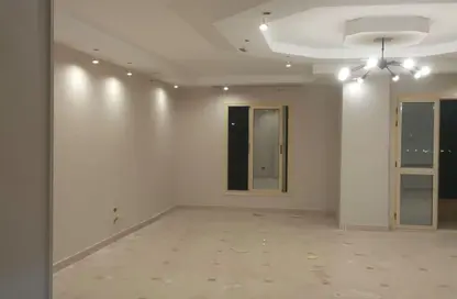 Apartment - 3 Bedrooms - 2 Bathrooms for rent in Al Ekhshedy St. - El Banafseg 7 - El Banafseg - New Cairo City - Cairo