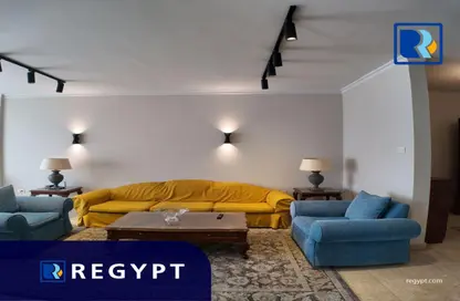 شقة - 3 غرف نوم - 2 حمامات للايجار في شارع بهجت علي (ابن النبيه) - الزمالك - القاهرة