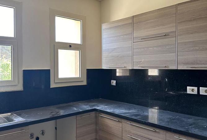 97726858 - Property Image 3