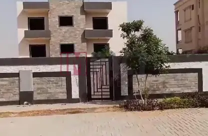 فيلا - 8 غرف نوم - 8 حمامات للبيع في جولف سيتي - مدينة العبور - القليوبية