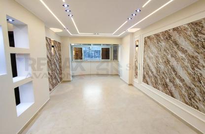 Apartment - 3 Bedrooms - 1 Bathroom for sale in El Gaish Road - Miami - Hay Awal El Montazah - Alexandria