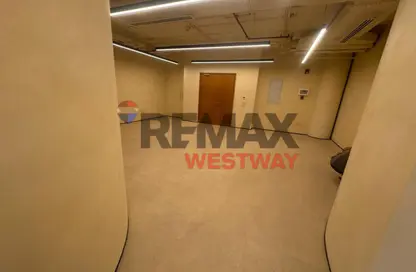 مساحات مكتبية - غرفة نوم - 2 حمامات للايجار في بارك ستريت - محور 26 يوليو - الشيخ زايد - الجيزة