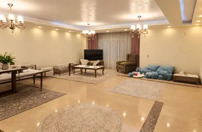 Apartment - 3 Bedrooms - 3 Bathrooms for sale in Tijan - Zahraa El Maadi - Hay El Maadi - Cairo