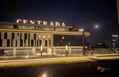 Show Room - Studio - 2 Bathrooms for sale in Centrada Plaza - Juhayna Square - 6 October City - Giza