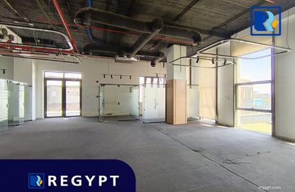طابق كامل - استوديو - 8 حمامات للايجار في فى90 - شارع التسعين الشمالي - التجمع الخامس - مدينة القاهرة الجديدة - القاهرة