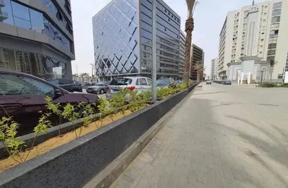 مساحات مكتبية - 4 غرف نوم - 3 حمامات للايجار في وان قطامية - كمبوندات القطامية - القطامية - مدينة القاهرة الجديدة - القاهرة