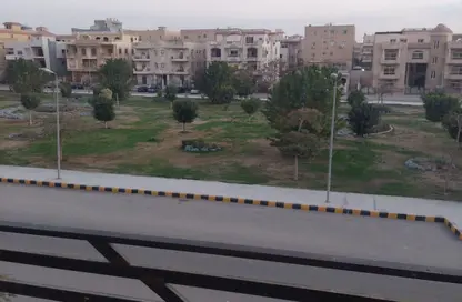 شقة - 3 غرف نوم - 2 حمامات للايجار في المنطقة د - حى جنوب الاكايمية - مدينة القاهرة الجديدة - القاهرة