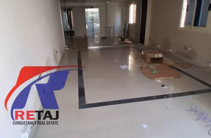 Apartment - 5 Bedrooms - 2 Bathrooms for rent in Ahmed Al Zomor St. - 9th Zone - Nasr City - Cairo