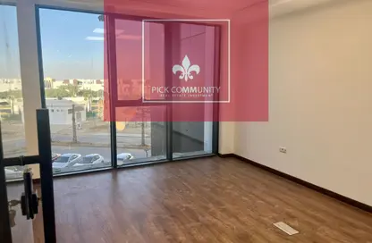 Office Space - 3 Bedrooms - 1 Bathroom for rent in Hyde Park Business District Mall - South Teseen St. - The 5th Settlement - New Cairo City - Cairo