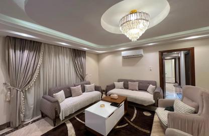 شقة - 3 غرف نوم - 3 حمامات للايجار في شارع شهاب - المهندسين - الجيزة