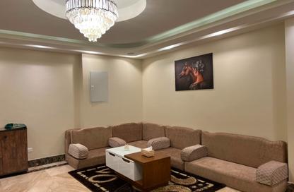 شقة - 3 غرف نوم - 3 حمامات للايجار في شارع شهاب - المهندسين - الجيزة