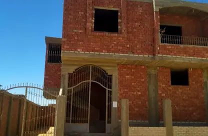 Whole Building - 3 Bedrooms - 2 Bathrooms for sale in Neighborhood 25 - 10th of Ramadan City - Sharqia