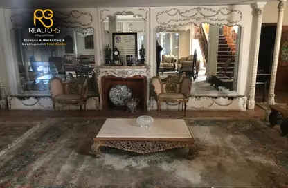 فيلا - 7 حمامات للبيع في شارع شهاب - المهندسين - الجيزة