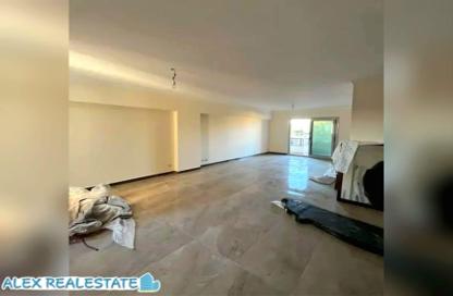 شقة - 3 غرف نوم - 3 حمامات للايجار في شارع كفر عبده - كفر عبده - رشدي - حي شرق - الاسكندرية