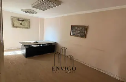 شقة - 3 غرف نوم - 2 حمامات للبيع في شارع احمد فخري - المنطقة السادسة - مدينة نصر - القاهرة