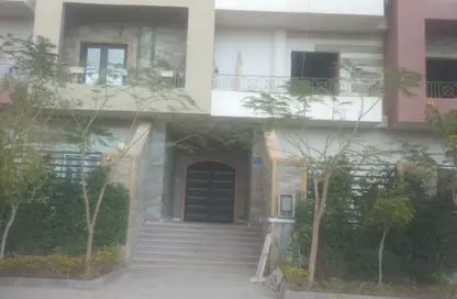 شقة - 4 غرف نوم - 3 حمامات للبيع في المجاورة الاولي - المنطقة الخامسة - مدينة الشروق - القاهرة