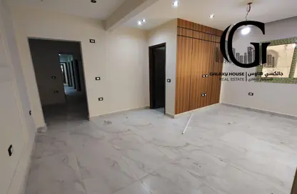 شقة - 3 غرف نوم - 3 حمامات للبيع في المجاورة الثانية - الحي الاول شرق - مدينة الشروق - القاهرة