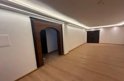 شقة - 5 غرف نوم - 3 حمامات للبيع في الحي السابع - الشيخ زايد - الجيزة