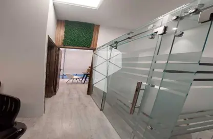 وحدة طبية - استوديو - 1 حمام للايجار في شارع صلاح الدين عبد الكريم - المستثمرين الشمالية - مدينة القاهرة الجديدة - القاهرة