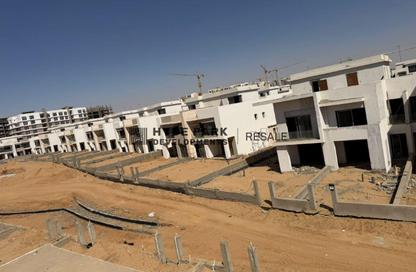 Townhouse - 4 Bedrooms - 4 Bathrooms for sale in Cluster 18 - Hyde Park - New Cairo City - Cairo