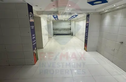 محل تجاري - استوديو - 1 حمام للبيع في شارع الاقبال - لوران - حي شرق - الاسكندرية