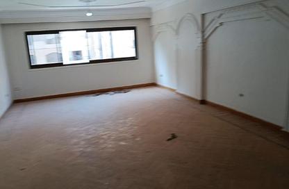 Apartment - 4 Bedrooms - 3 Bathrooms for sale in Moez Al Dawla St. - 6th Zone - Nasr City - Cairo