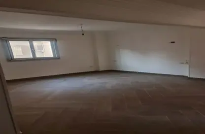 Apartment - 3 Bedrooms - 3 Bathrooms for sale in 50th Street - Zahraa El Maadi - Hay El Maadi - Cairo