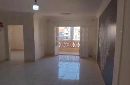 Apartment - 3 Bedrooms - 1 Bathroom for sale in Ali Hiba St. - Sidi Beshr - Hay Awal El Montazah - Alexandria