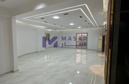 شقة - 3 غرف نوم - 2 حمامات للبيع في شارع 17 - الحي الخامس - التجمع الخامس - مدينة القاهرة الجديدة - القاهرة