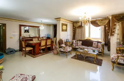 شقة - 3 غرف نوم - 2 حمامات للبيع في سموحة - حي شرق - الاسكندرية