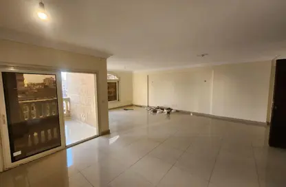 شقة - 4 غرف نوم - 2 حمامات للايجار في شارع محمد فريد - ميدان الحجاز - النزهة - القاهرة