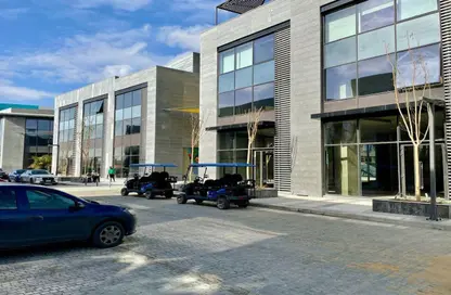 عيادة - 2 غرف نوم - 2 حمامات للبيع في سكاى واك - طريق مصر اسكندرية الصحراوي - الجيزة