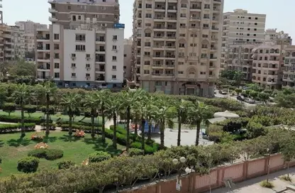 شقة - 4 غرف نوم - 3 حمامات للبيع في شارع الدكتور محمود صالح ابو زيد - المنطقة العاشرة - مدينة نصر - القاهرة