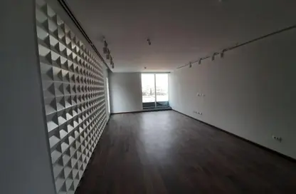 مساحات مكتبية - استوديو - 6 حمامات للبيع في محور مصطفي كامل - التجمع الاول - مدينة القاهرة الجديدة - القاهرة