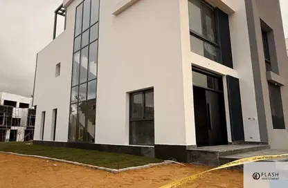 Townhouse - 3 Bedrooms - 4 Bathrooms for sale in Eastshire compound - 5th Settlement Compounds - The 5th Settlement - New Cairo City - Cairo