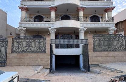Apartment - 3 Bedrooms - 3 Bathrooms for sale in 1st Neighborhood - 1st District East - Shorouk City - Cairo