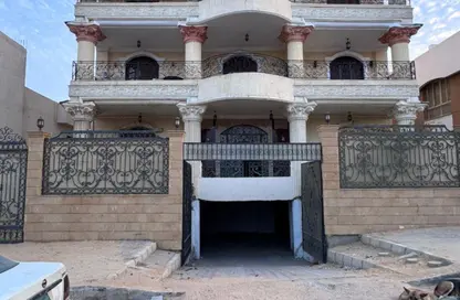 شقة - 3 غرف نوم - 3 حمامات للبيع في المجاورة الاولي - الحي الاول شرق - مدينة الشروق - القاهرة