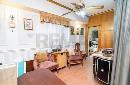 Apartment - 3 Bedrooms - 1 Bathroom for sale in Al Kanesa Al Angelaya St. - Stanley - Hay Sharq - Alexandria
