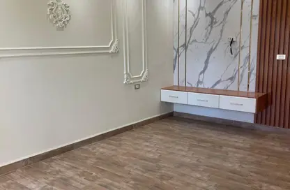 شقة - 3 غرف نوم - 2 حمامات للبيع في الحي السادس عشر - الشيخ زايد - الجيزة